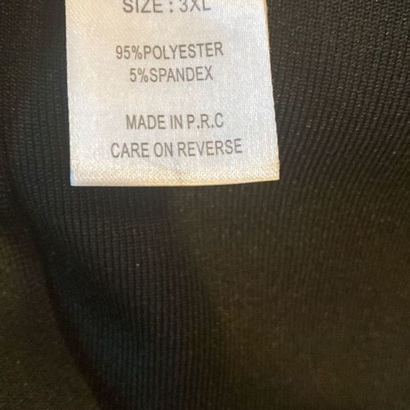 Elegant Black Dress with Red and Green Accents - Picture 6 of 8